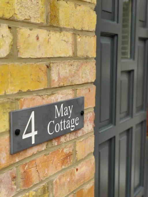 May Cottage - Heart Of Vibrant Village & 10 Mins Walk To Beach 米尔福德昂西 外观 照片