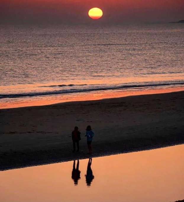 May Cottage - Heart Of Vibrant Village & 10 Mins Walk To Beach 米尔福德昂西 外观 照片